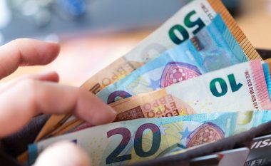 Shqipëria mbetet me pagën minimale më të ulët në Europë edhe në 2023, fuqia blerëse shumë më e vogël se rajoni