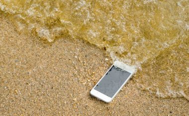 Disa këshilla për të mbrojtur telefonin tuaj në plazh