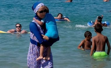 Pedagogia: Të bëhet në Spille një plazh për gratë myslimane