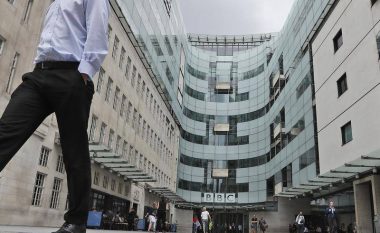 Pagoi adoleshentin për foto seksuale, BBC shkarkon prezantuesin