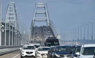 Bombardohet ura që lidh Krimenë me Rusinë, dy të vdekur