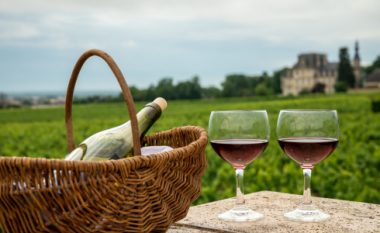 Vala e të nxehtit në Francë e bën verën më të shtrenjtë, por me “cilësi të shkëlqyer”