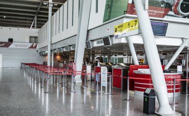 KAOSI/ Aeroporti i Rinasit nuk menaxhon dot udhëtarët, kërkohet paraqitja tre orë para fluturimit!