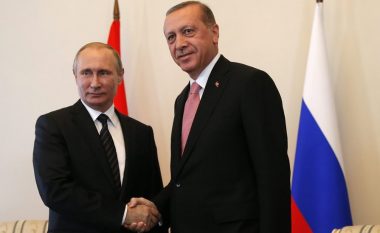 Kremlini i dha fund marrëveshjes së grurit, Erdogan në Rusi për “të zbutur” Putinin
