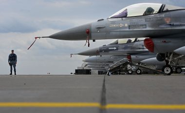 Pyetjet për F-16 vazhdojnë teksa pilotët ukrainas do të fillojnë stërvitjen këtë muaj