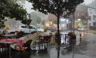 Beogradi goditet nga stuhia e breshërit