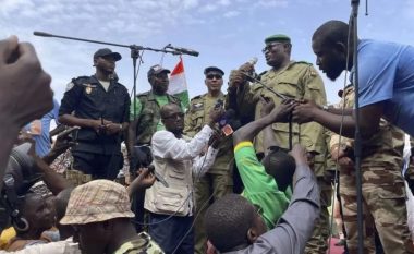 Junta mbyll hapësirën ajrore të Nigerit për shkak të “rrezikut nga ndërhyrja ushtarake”