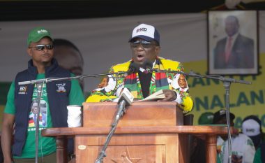 Premtimi unik i Presidentit të Zimbabve: Më votoni për të shkuar në Parajsë!