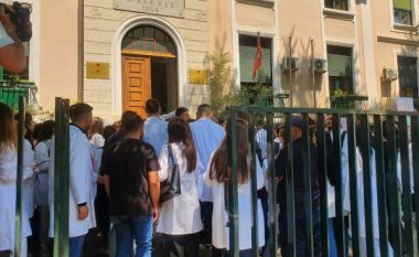 Punë e detyruar në Shqipëri pas studimeve, maturantët “i përgjigjen” qeverisë, bie numri i aplikimeve në degën e Mjekësisë