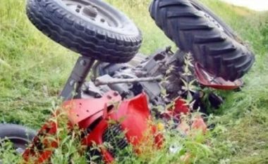 E zë poshtë traktori, humb jetën 45-vjeçari në Dimal