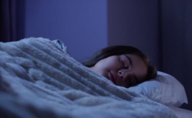 Çfarë i ndodh trupit të njeriut kur është në gjumë?