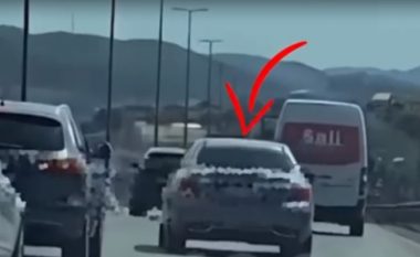 Kryente manovra të rrezikshme në rrugë, e pëson keq Schumacheri në Tiranë