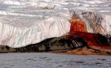 Ishte mister prej më shumë se 100 vjetësh, zbulohet origjina e ujvarës së gjakut në Antarktidë