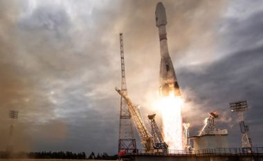 Në kërkim të ujit, Rusia dërgon anije kozmike në Hënë pas 47 vjetëve