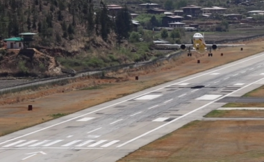 Aeroporti më i vështirë në botë: Vetëm 24 pilotë lejohen të zbresin! (VIDEO)