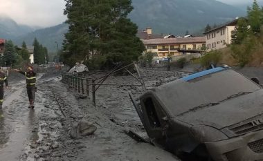 VIDEO/ Qyteza në Torino zgjohet “e varrosur” nën baltë