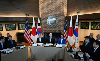 Presidenti Biden takon udhëheqësit e Japonisë dhe Koresë së Jugut, diskutimeve mbi çështje të sigurisë