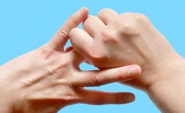 Kërcitja e gishtërinjve e dëmshme për shëndetin? Ja çfarë thotë studimi i ri