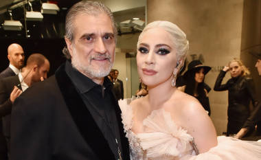 Babai i Lady Gaga-s mbledh firma për të dëbuar emigrantët nga lagjja e tij e pasur