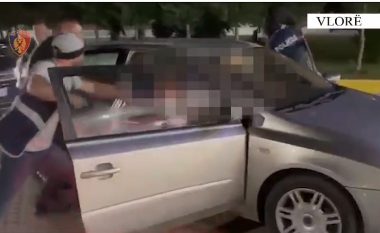 VIDEO/”Mos lëviz!” Kë do vrisnin? Kapen me mina në makinë dy laçianët në Vlorë