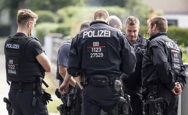 Skandal në Gjermani! Gjenden simbole naziste dhe pornografi në bisedat mes policëve
