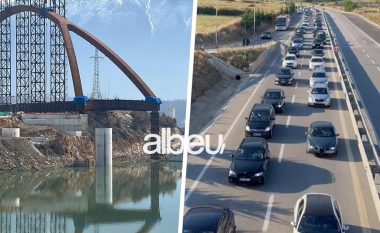 Kaos në Rrugën e Kombit, trafiku 10 km i gjatë! Shkaktari, kjo urë që nuk përfundoi kurrë. Shteti hesht, koncensionari merr rregullisht pagesat