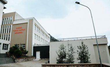 Gjimnazisti hedh spray djegës në shkollë, 3 nxënës në Krujë përfundojnë në spital