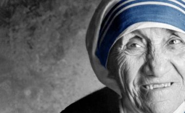 Ambasada e SHBA: Bota kremton jetën dhe punën e jashtëzakonshme të Nënë Terezës