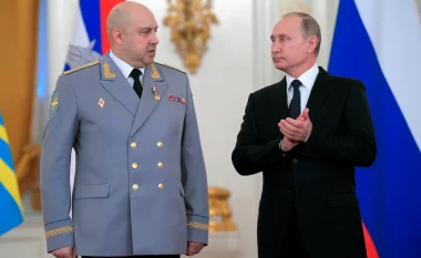 Gjenerali rus rishfaqet në publik