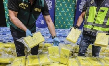 Goditet “Karteli Ballkanik” në Spanjë. Kapen 1.7 tonë kokainë, arrestohet shqiptari “me njohuri të larta ushtarake”