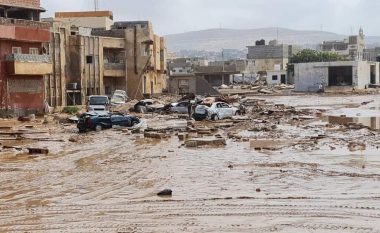PAMJE TË RËNDA/ Rrugët e qytetit të mbushur me të vdekur, më shumë se 5000 viktima nga përmbytjet në Libi