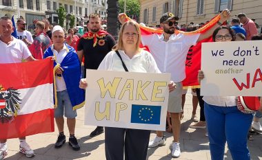 Tensionet në Veri, në Vjenë protestohet në mbështetje të Kosovës
