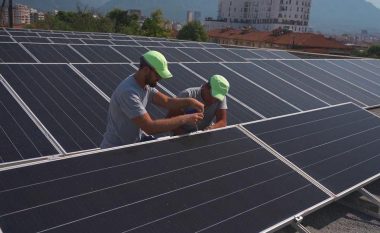 Bashkia e Tiranës vijon vendosjen e impianteve fotovoltaike nëpër shkolla, Veliaj: Rrisim pavarësinë energjetike të shkollave