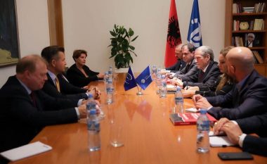 Berisha takim me reporterët e KiE: Shqipëria, rasti klasik ku krimi shndërrohet në votë dhe vota në krim