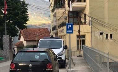 Merr flakë ashensori i një pallati në Gjirokastër