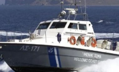 Roja bregdetare greke shpëton 24 emigrantë që po rrezikonin të mbyteshin në det