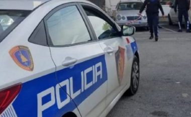Land Roveri përplas makinën e policisë në Tepelenë, plagosen 3 efektivë