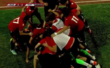 Kuqezinjtë e “vegjël” përmbysin ndeshjen me Rumaninë dhe rrëmbejnë vendin e parë në grup, shijoni supergolat e shqiponjave (VIDEO)