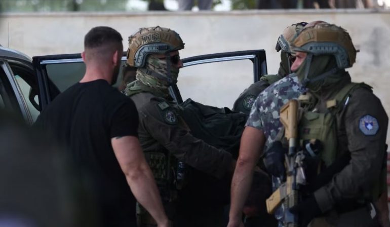 U arrestuan pas sulmit në veri të Kosovë, lirohen katër serbët