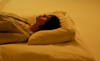 Gjashtë gjërat që rrezikoni kur flini vonë