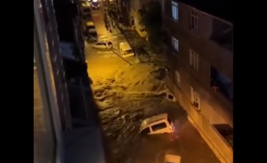 Pesë të vdekur nga përmbytjet në veriperëndim të Turqisë (VIDEO)