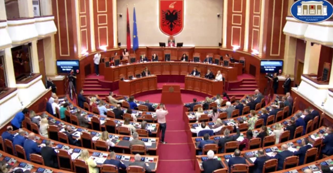 Pakti mes PS-së dhe Rithemelimit, rikthen në kuvend deputetët e Berishës