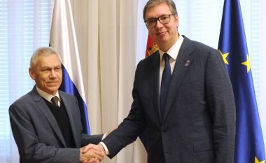 Vuçiç bisedon me ambasadorin rus në Serbi, një ditë pas sulmit në veri të Kosovës