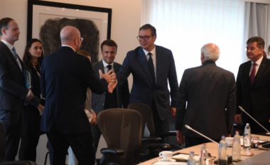Vuçiç pas takimeve në Bruksel: Serbia s’mund ta pranojë anëtarësimin e Kosovës në OKB