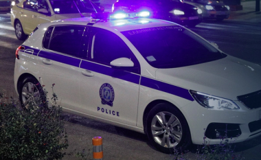 Babai shqiptar me dy djemtë e tij rrihen brutalisht në Greqi, grabitësit u kërkojnë 5000 euro