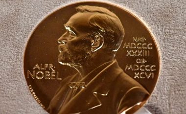 Tre shkencëtarë fitojnë Nobelin për Fizikë për përdorim të dritës në studim të elektroneve