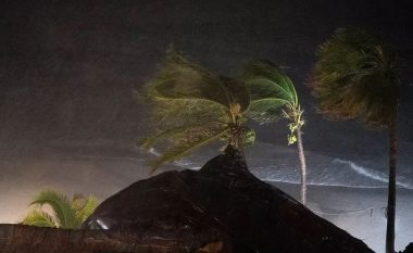 Uragani “jashtëzakonisht i rrezikshëm” godet Meksikën, një i vdekur