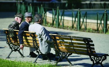 Shqipëria po “plaket”, 23 mijë pensionistë më shumë në një vit