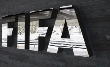 Dënim shembullor për trajnerin, FIFA e pezullon për 20 vjet dhe e gjobit me 100 mijë euro