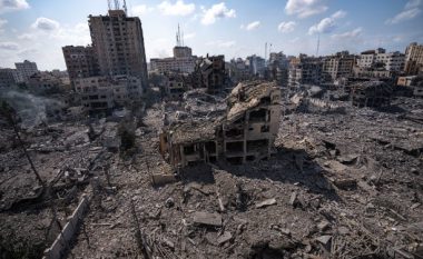 Lufta në Gaza/ Raketat izraelite nuk “falin” shkollat dhe spitalet, qindra ndërtesa palestineze të rrënuara